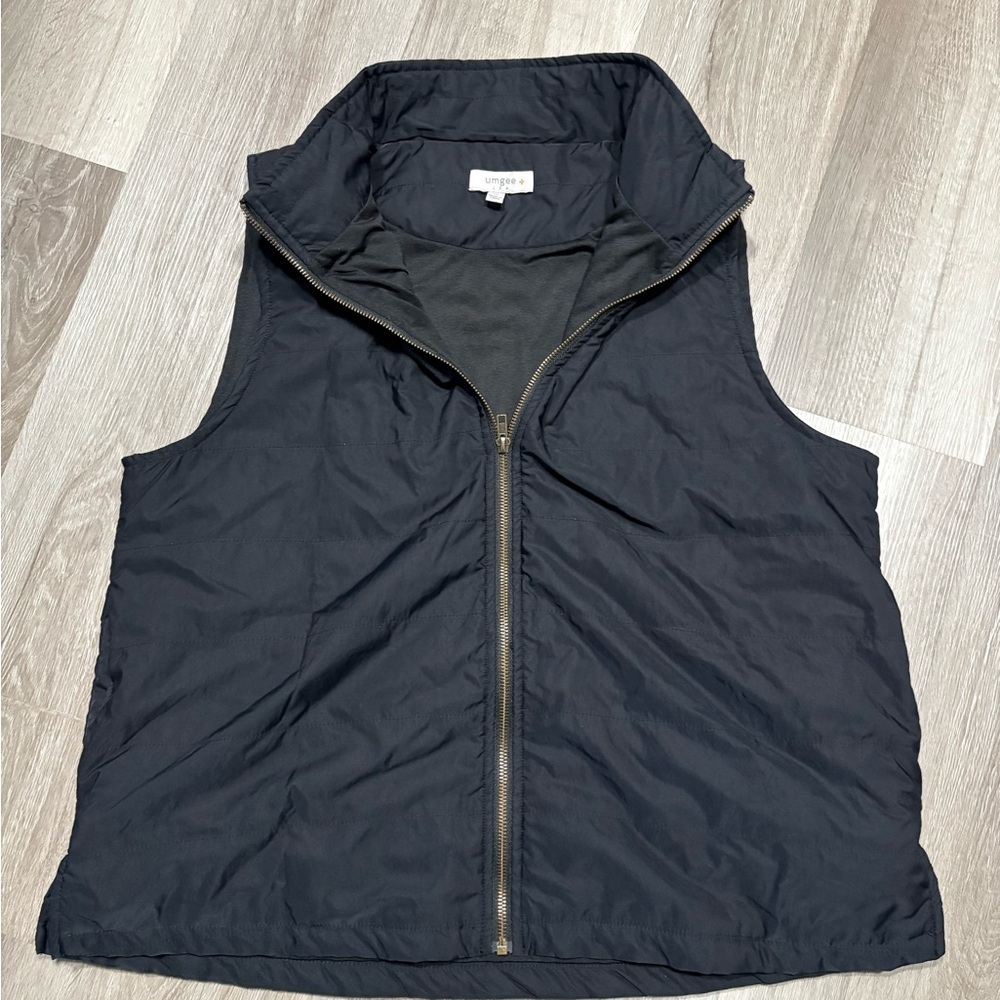 Umgee USA black quilted zip up vest Women’s size 1XL.